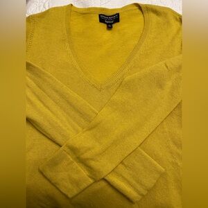 Banana Republic Men's Cashmere Wool blend  V-Neck Sweater in Mustard Yellow